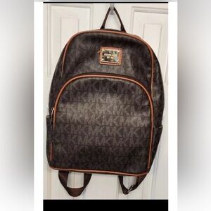 Michael Kors backpack 🎒/ tote So cute